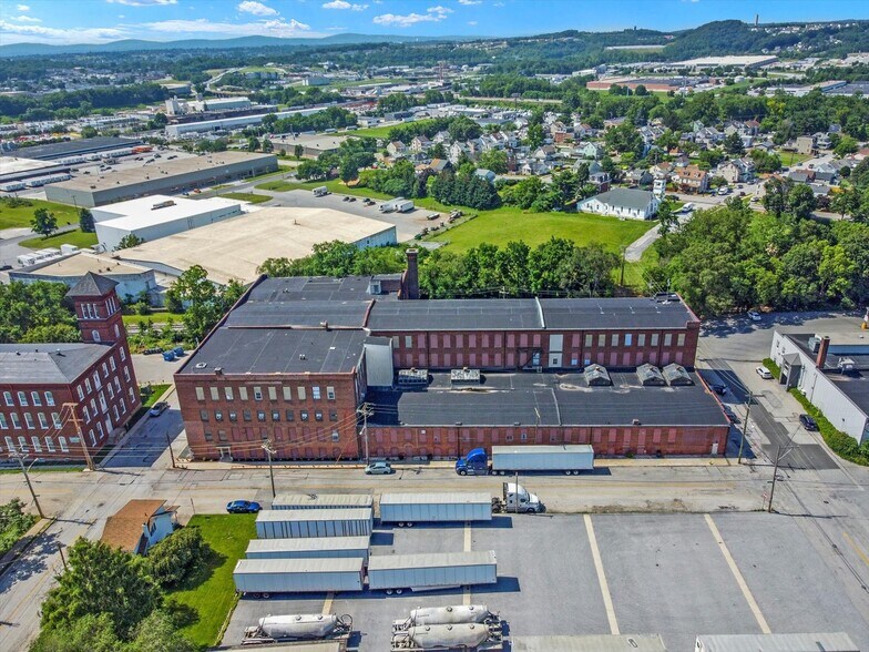 More Photos Of 701 E Hay St, York Warehouse For Lease