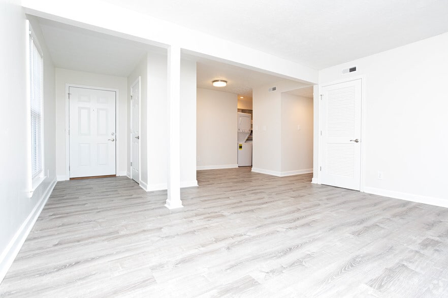 More Photos Of 2400 Woodhill Dr, Lexington Apartments For Sale