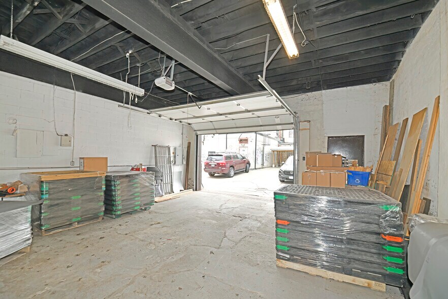 More Photos Of 30R First Ave, Toronto Light Distribution For Sale