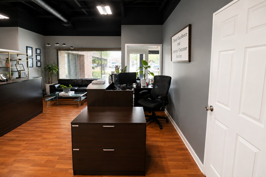 More Photos Of 935 N Plum Grove Rd, Schaumburg Office For Sale