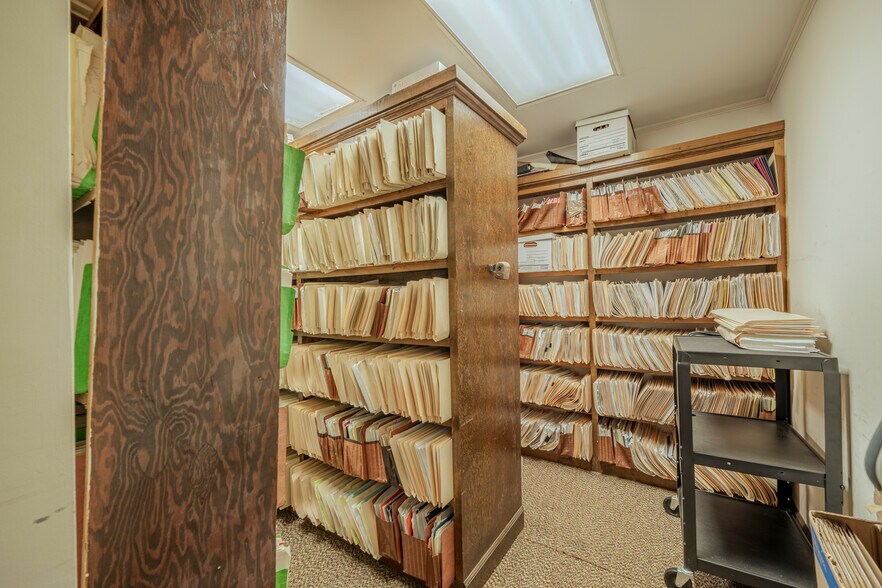 More Photos Of 40 W Main St, Savannah Office For Sale