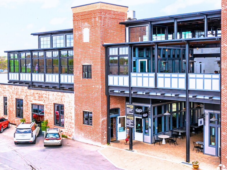 More Photos Of 153 S Main St, Boerne General Retail For Lease