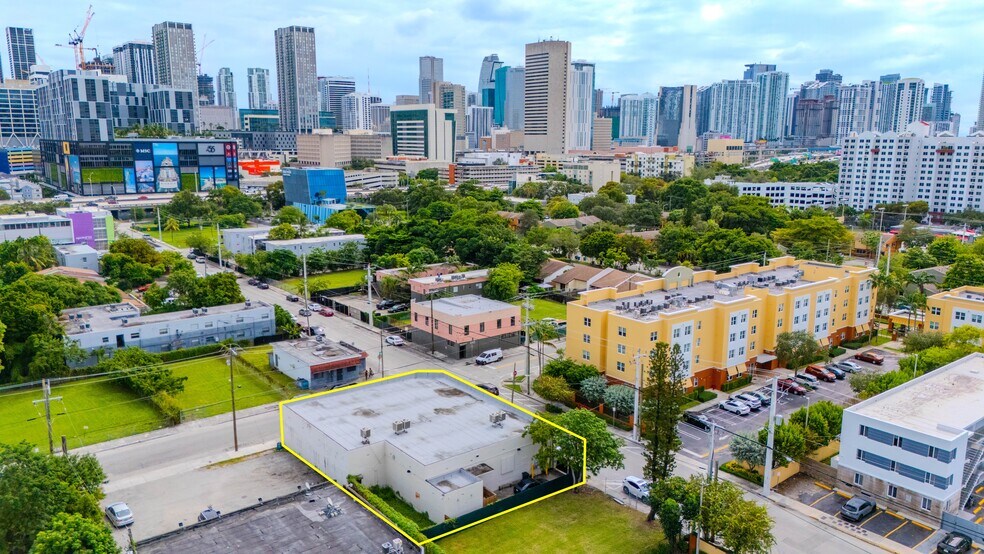 More Photos Of 702 NW 5th Ave, Miami Flex For Sale