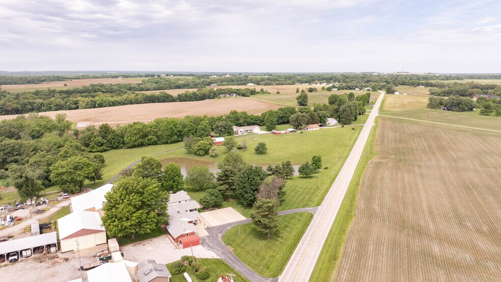 More Photos Of 27161 State Highway 3, Godfrey General Retail For Lease