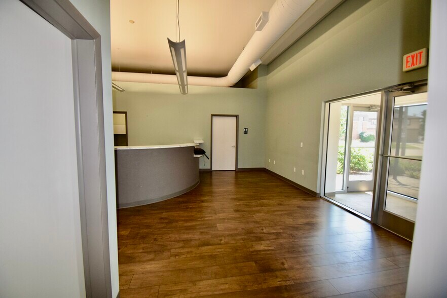More Photos Of 208 Parkinson St, Normal Office For Sale