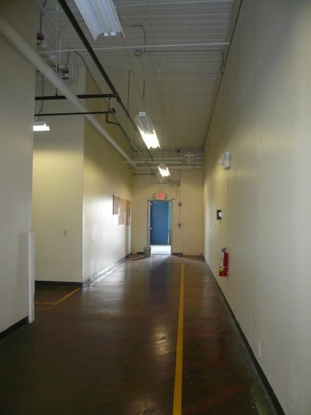 More Photos Of 560 Mineral Spring Ave, Pawtucket Warehouse For Lease