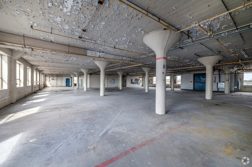 More Photos Of 900 Franklin St NE, Washington Industrial For Sale