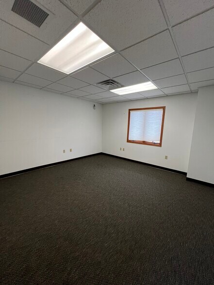 More Photos Of 5739 Green Valley Ct, Oshkosh Manufacturing For Lease