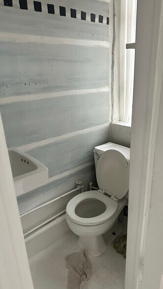 More Photos Of 112 W 17th St, New York Storefront Retail Office For Lease