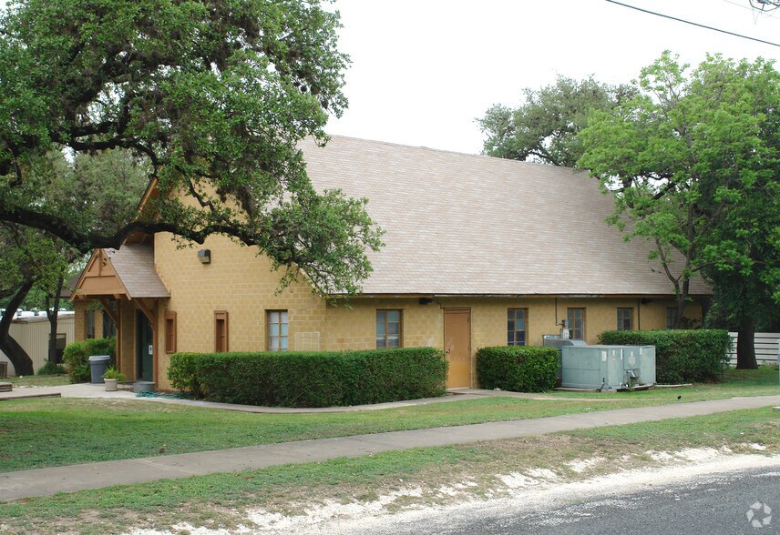 More Photos Of 400 W Live Oak St, Austin Rehabilitation Center For Sale