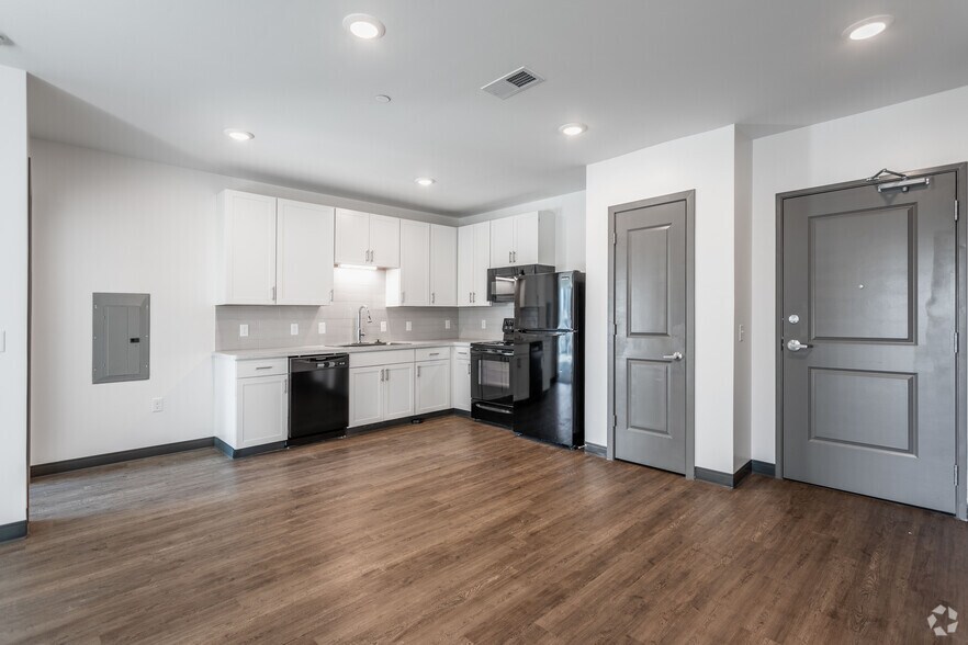 More Photos Of 366 E Broad St, Columbus Apartments For Lease