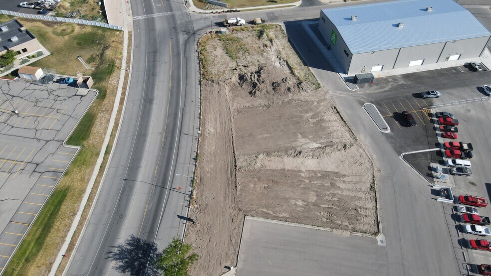 More Photos Of 60 1100 West St, Tooele Showroom For Lease