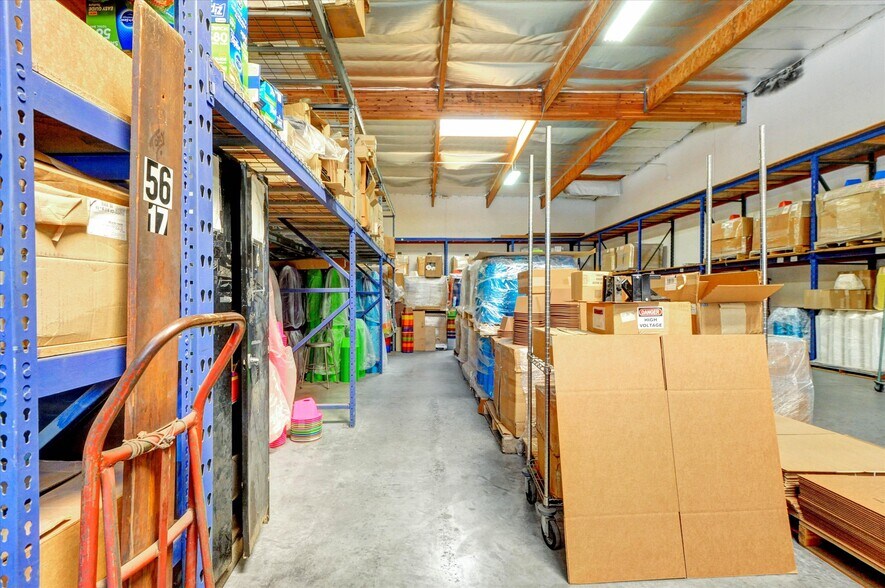 More Photos Of 920 W 10th St, Azusa Warehouse For Sale
