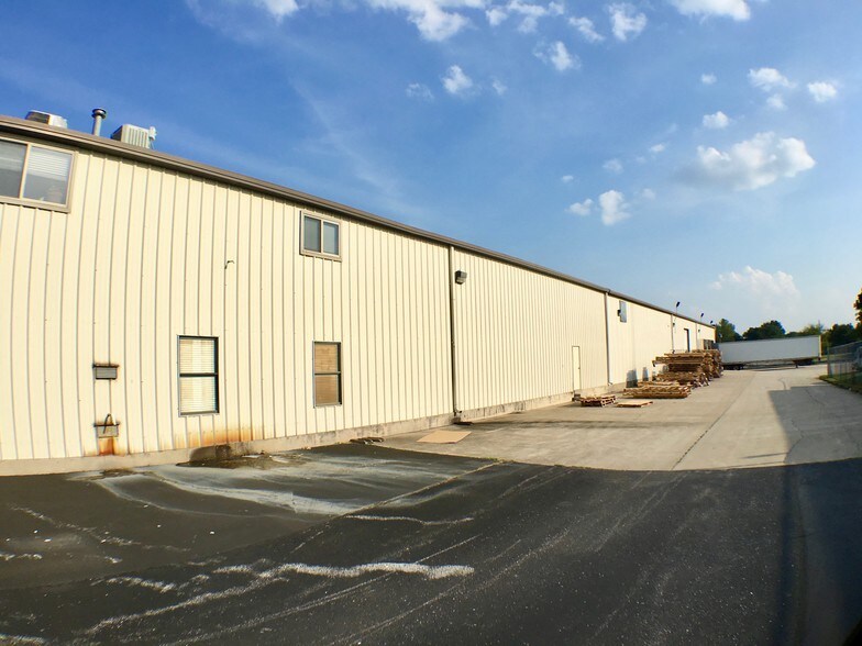 More Photos Of 2146 E Pythian St, Springfield Warehouse For Sale