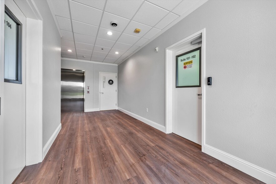 More Photos Of 1851 Airway Dr, Hollister Light Distribution For Lease