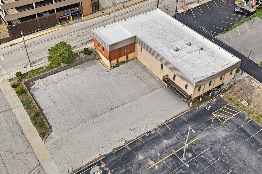 More Photos Of 12 W Lincoln St, Belleville Medical For Sale