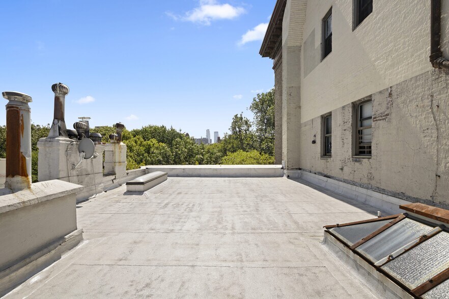 More Photos Of 26 Washington Sq N, New York Apartments For Sale