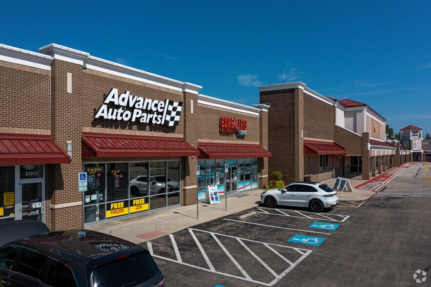 More Photos Of 33120-33631 Aurora Rd, Solon Storefront For Lease