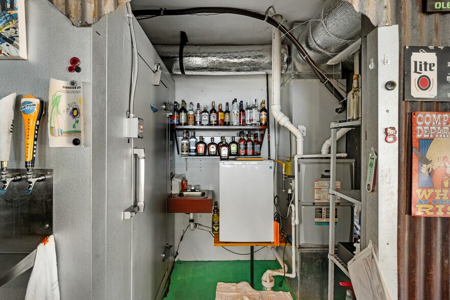 More Photos Of 518 N Harrison St, Alexandria General Retail For Sale