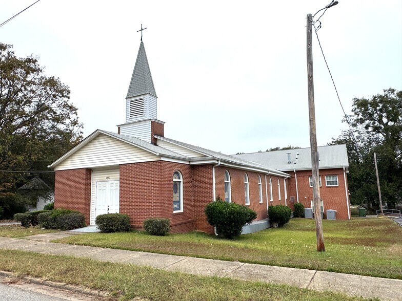 More Photos Of 205 Spalding St, Griffin Religious Facility For Sale
