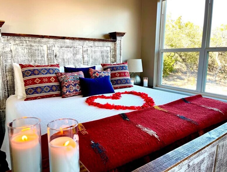 More Photos Of 7400 McGregor Ln, Dripping Springs Hotel For Sale