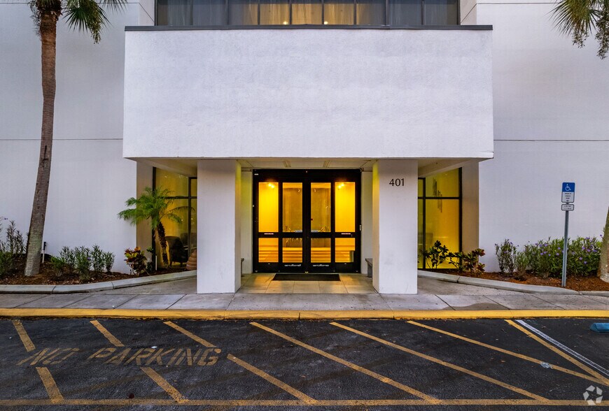 More Photos Of 401 Corbett St, Clearwater Medical For Lease