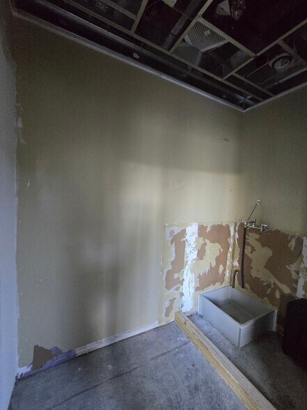 More Photos Of 701 Mutual Ct, Raleigh Office For Lease