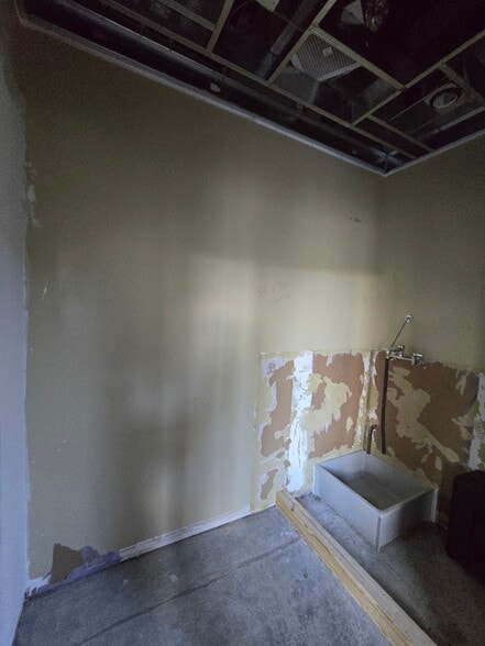 More Photos Of 701 Mutual Ct, Raleigh Office For Sale