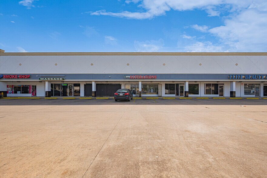 More Photos Of 8002-8138 Boone Rd, Houston Storefront For Sale