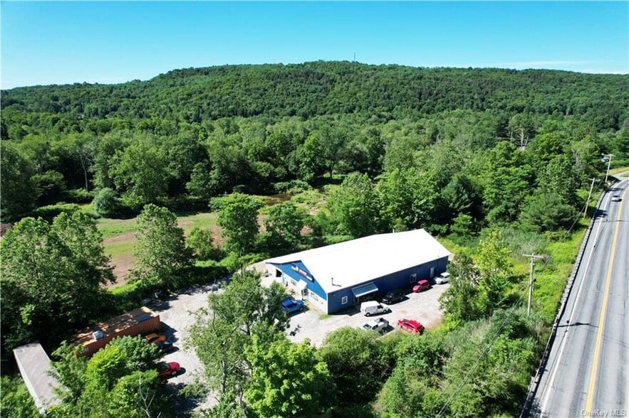 More Photos Of 4547 State Route 52, Jeffersonville Auto Repair For Sale