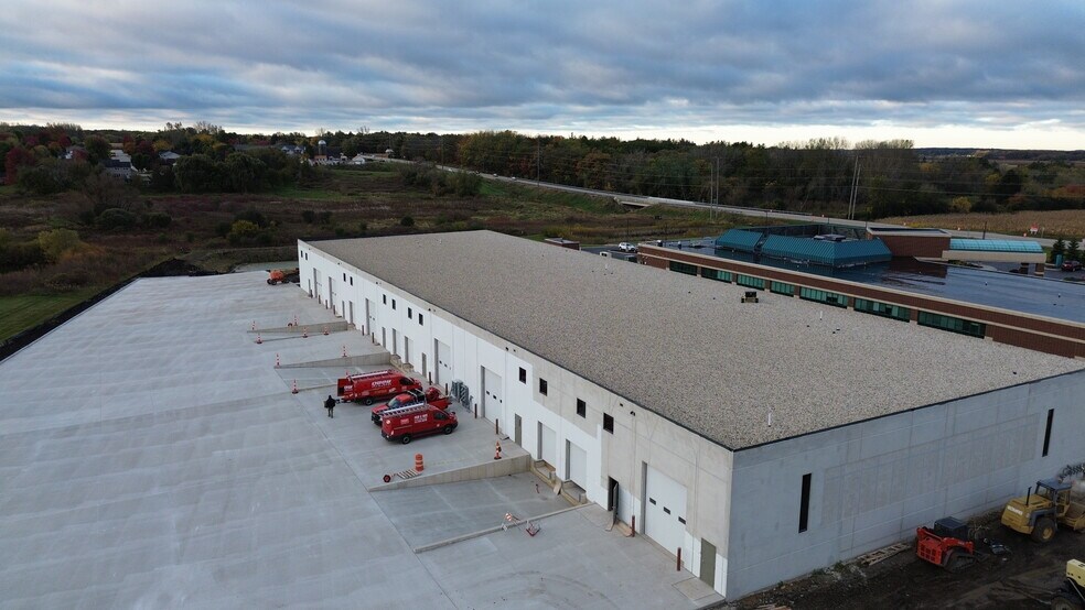 More Photos Of 205 E Morrissey Dr, Elkhorn Warehouse For Lease