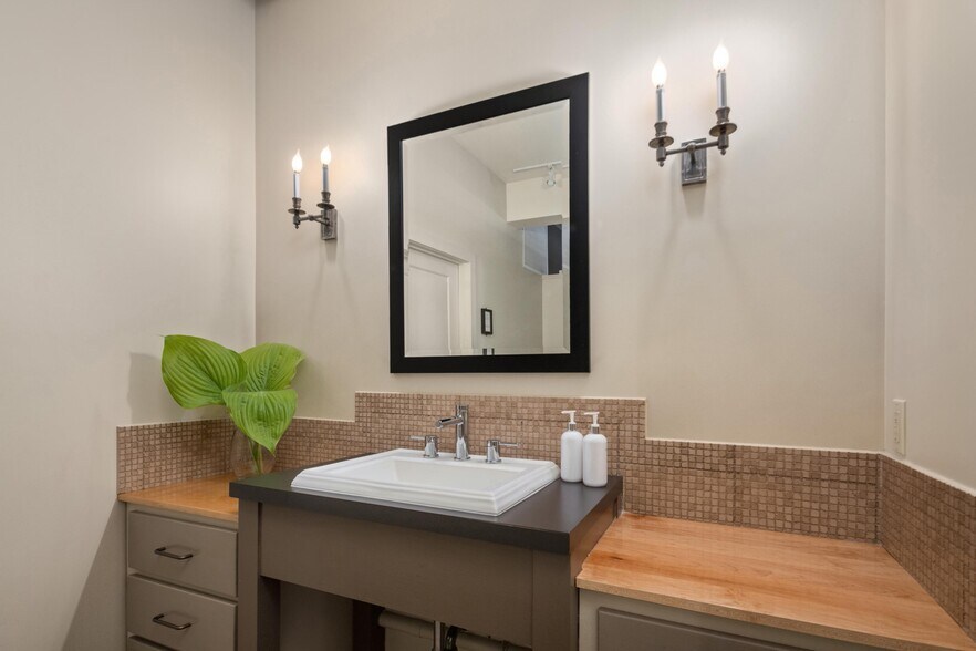 More Photos Of 18 Main St, Stowe Hotel For Sale