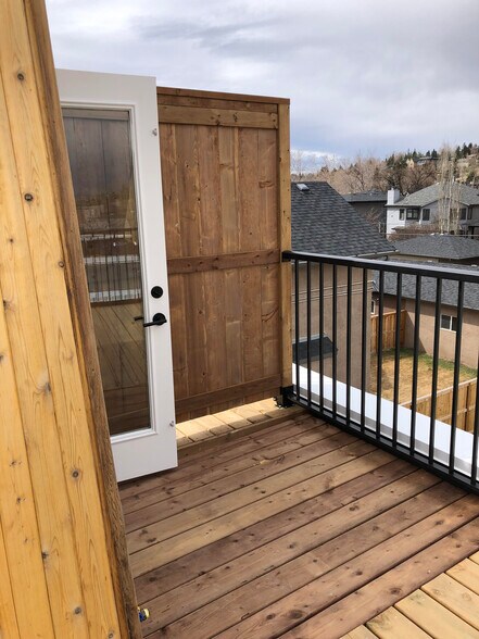 More Photos Of 2104 5 Ave NW, Calgary Apartments For Sale