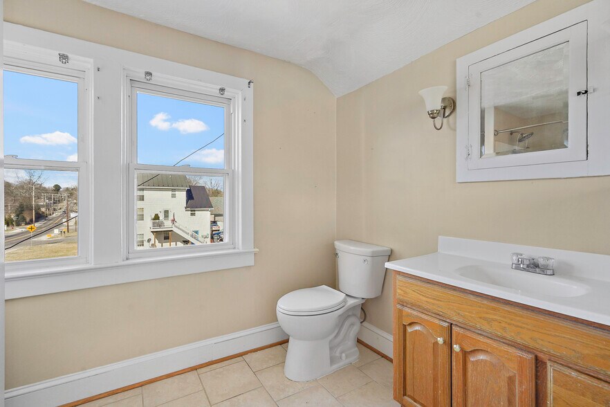 More Photos Of 41 E Colonial Hwy, Hamilton Freestanding For Sale