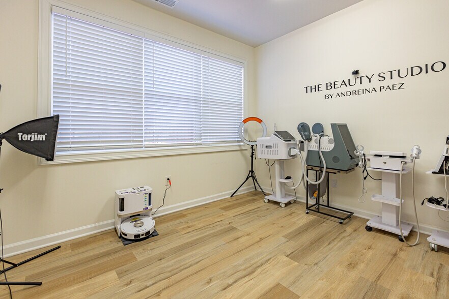 More Photos Of 2551 Roswell Rd, Marietta Medical For Lease