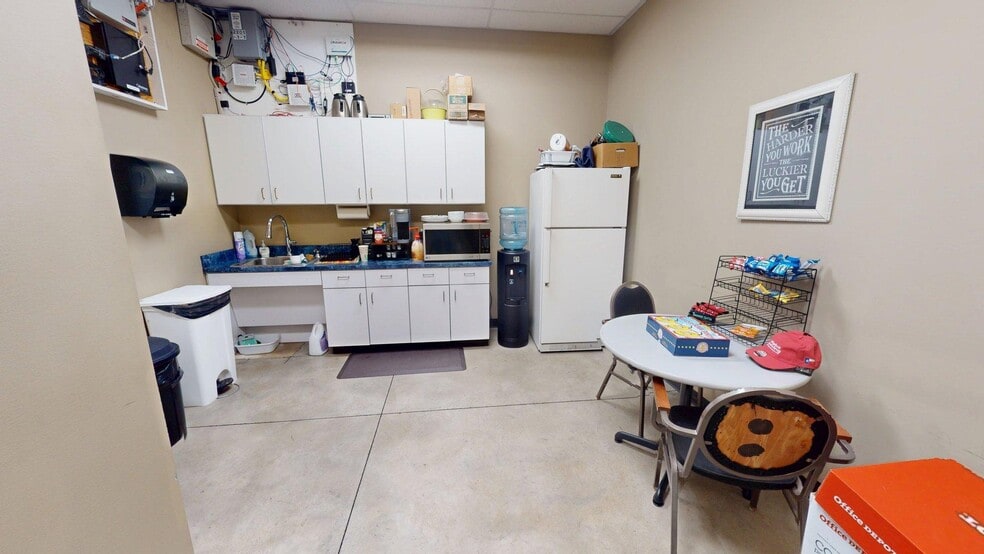 More Photos Of 2201 Patterson Industrial Dr, Pflugerville Warehouse For Lease