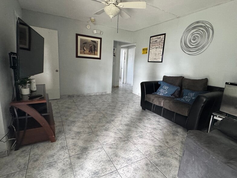 More Photos Of 1930 Lincoln St, Hollywood Assisted Living For Sale