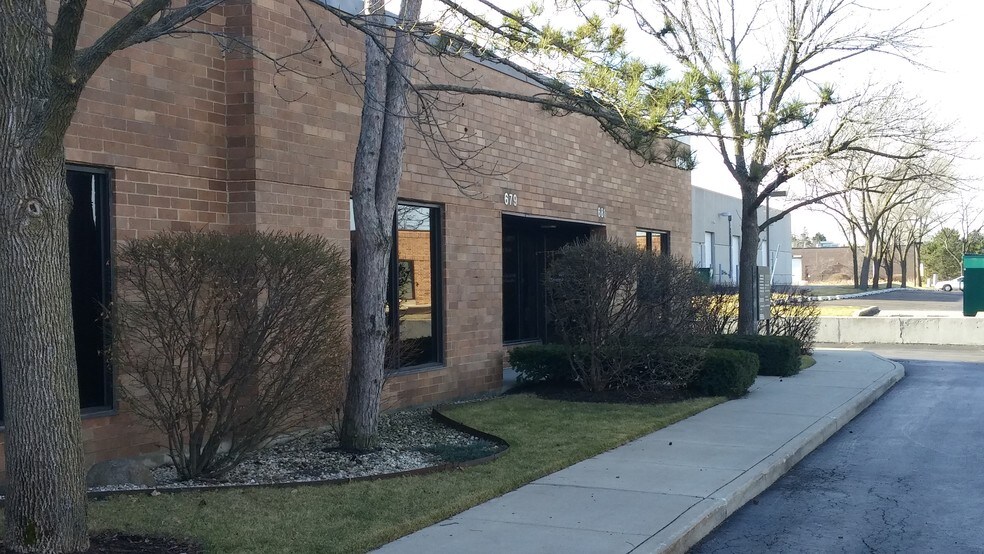 More Photos Of 641-683 Academy Dr, Northbrook Warehouse For Lease