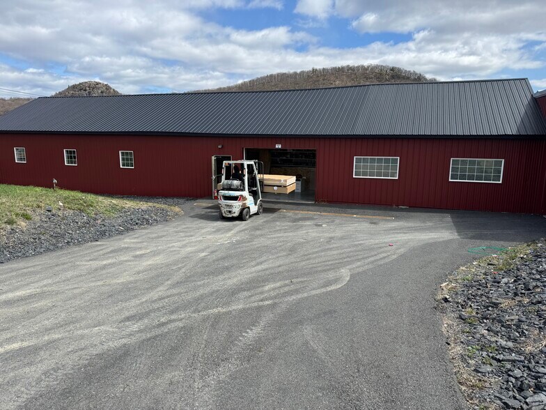 More Photos Of 509 Bellvale Rd, Chester Warehouse For Lease