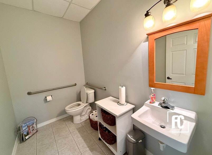 More Photos Of 609-673 SE Central Pky, Stuart Office For Sale