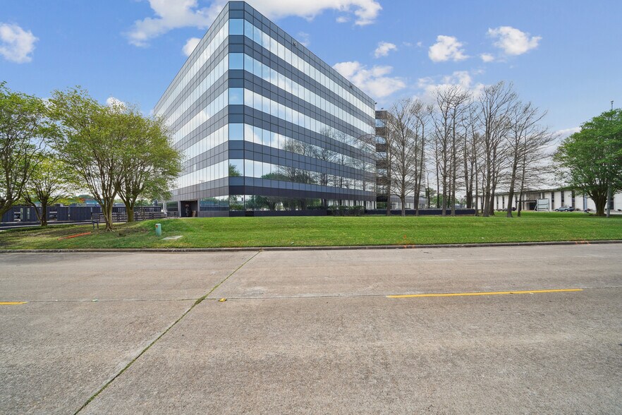 More Photos Of 1150 Gemini St, Houston Office For Lease