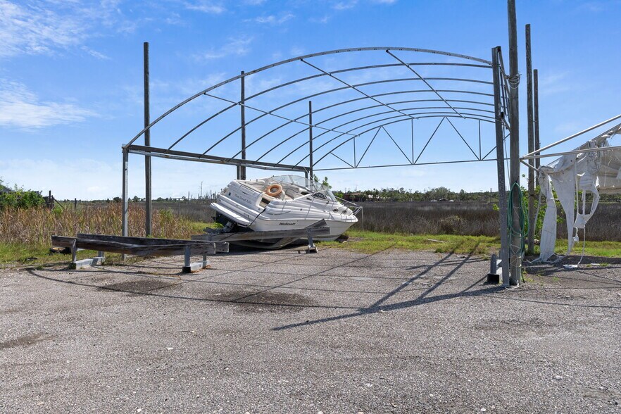 More Photos Of 5000 Calienta St, Hernando Beach Marina For Sale
