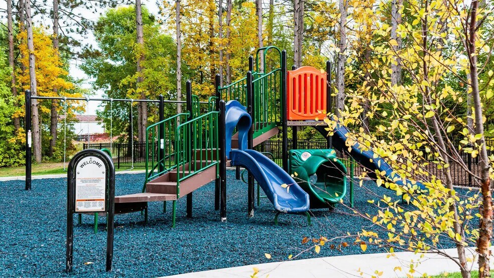 More Photos Of 1081 SW Fourth St, Forest Lake Apartments For Lease