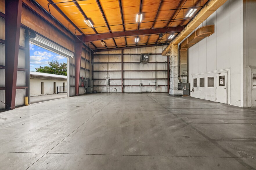 More Photos Of 1118 N Magnolia Ave, Ocala Warehouse For Lease
