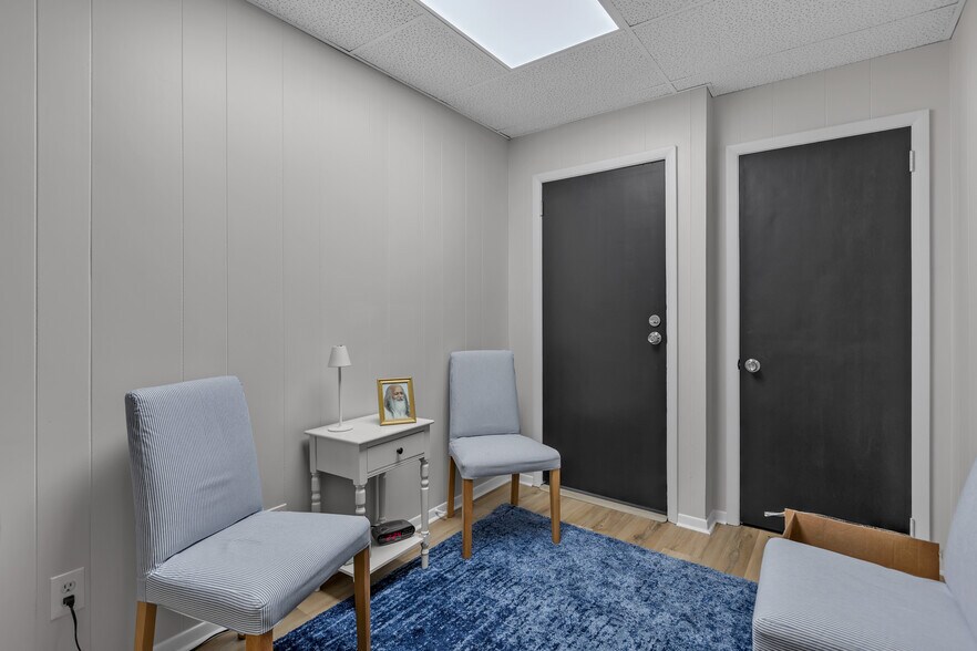 More Photos Of 100 E Carver St, Huntington Loft Creative Space For Lease