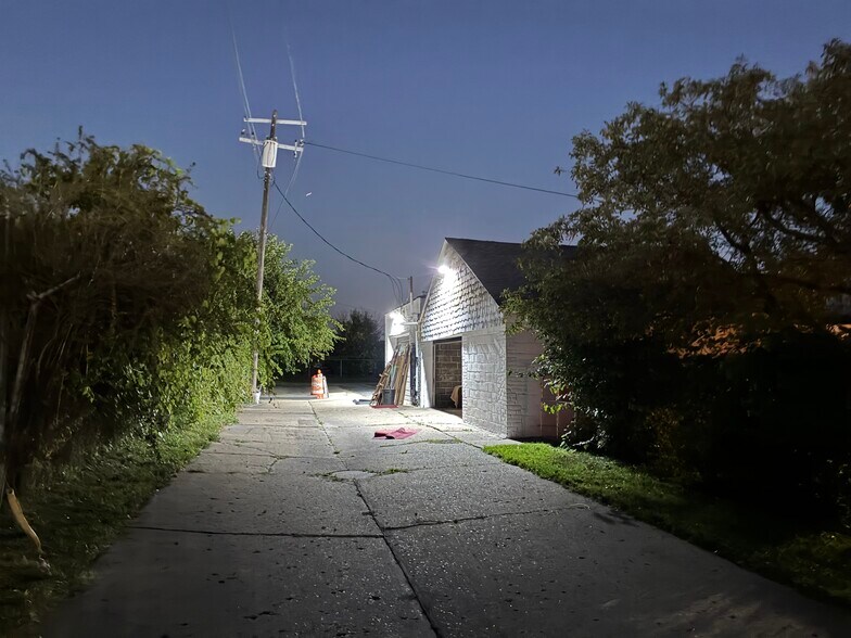 More Photos Of 10118 Eagle St, Dearborn Industrial For Sale