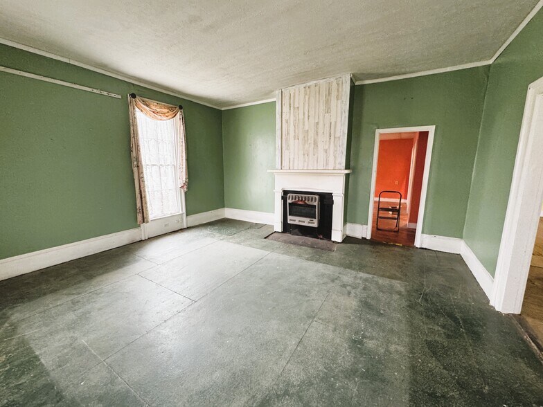 More Photos Of 204 Main St, Smiths Grove General Retail For Sale