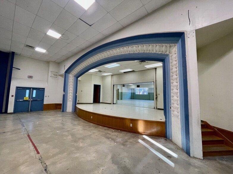 More Photos Of 216 E College St, Seguin Flex For Sale