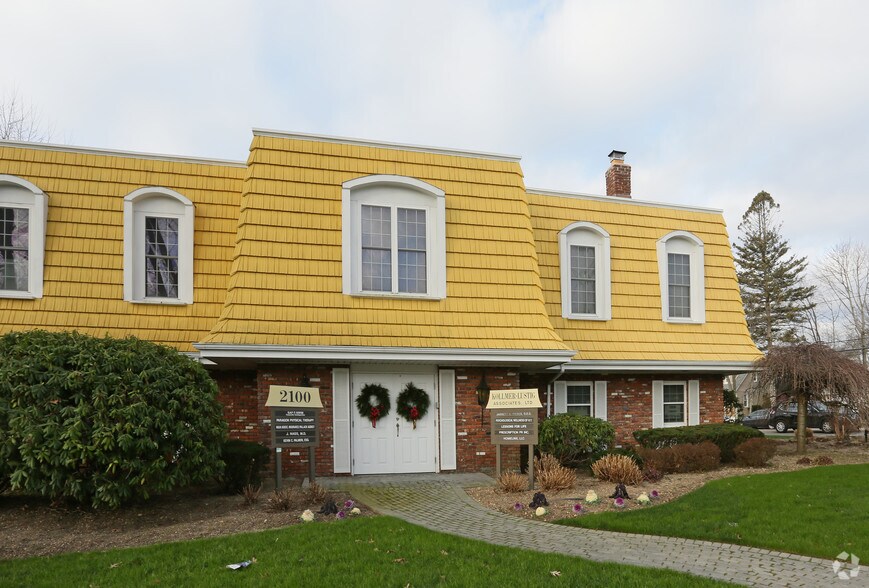 More Photos Of 2100 Deer Park Ave, Deer Park Office For Lease