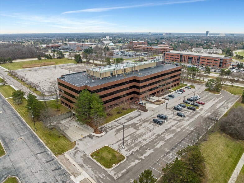More Photos Of 1450 W Long Lake Rd, Troy Office For Lease